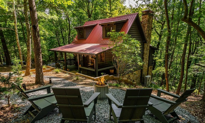 Walnut Mountain Cabin | Cozy, bohemian cabin nestled in the Rich Mountain Wilderness