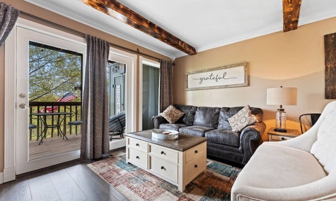 Notch Estates Apartment | Cozy Branson Condo with Free attraction Tickets! Easy Walk-In Access & Close to Attractions!
