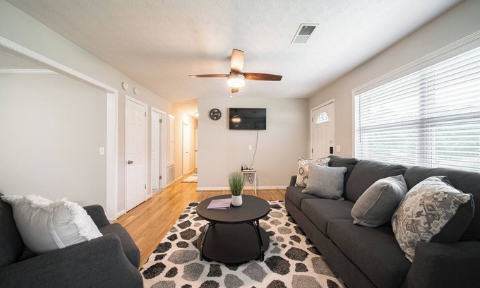 Columbus House | Cozy Brick Ranch Home owned and operated by an Army Soldier!