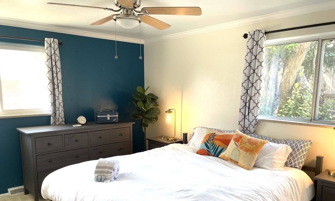 Lamar Heights Area House | Cozy & Bright Entire home with Large Backyard & Patio by historic Olde Town
