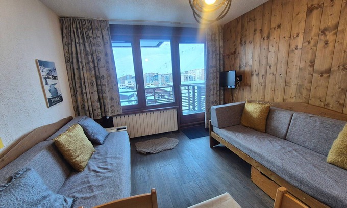 Val Claret Apartment | Cozy & Bright Studio Near Slopes and Shops with Balcony