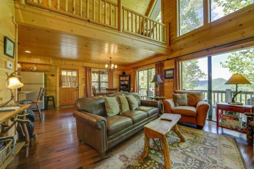 Bryson City House | Cozy Bryson City Cabin with Mountain Views!