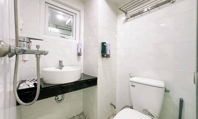 Tan Qui Dong Apartment | Cozy budget room in D7 with chill rooftop