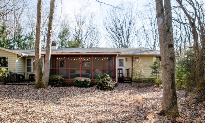 Jim Thorpe House | Cozy bungalow in charming Jim Thorpe