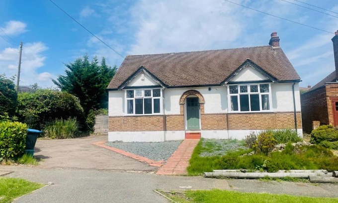 Cuffley House | Cozy bungalow in great location
