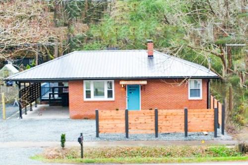 Durham House | Cozy Bungalow-near Duke, Hospital, Walk to food