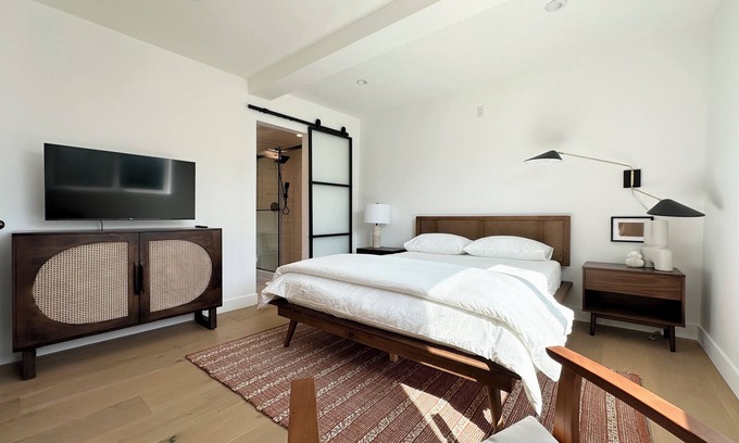 Cypress Park House | Cozy Bungalow near Dodger’s Stadium, DTLA, Pasadena