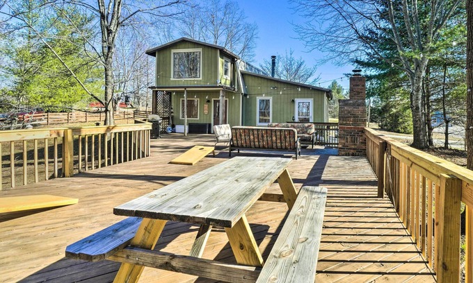 Byrdstown Cottage | Cozy Byrdstown Cottage - Seasonal Lake Views!