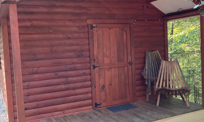 Saint Helens Cabin | Cozy cabin #1, in charming Beattyville with AC