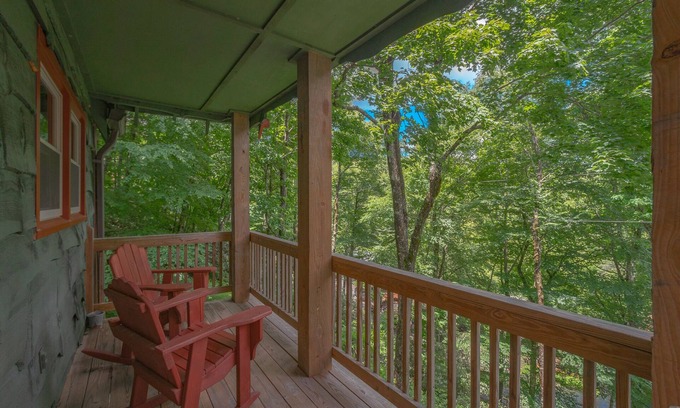 Blowing Rock Apartment | Cozy Cabin #42 - Sleeps 6 - Full kitchen + fireplace - between Boone & Blowing Rock NC