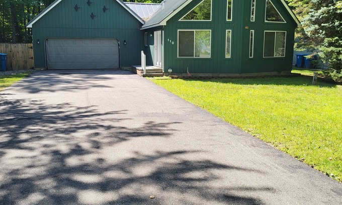 Higgins Lake Cabin | Cozy cabin a mile from Higgins Lake