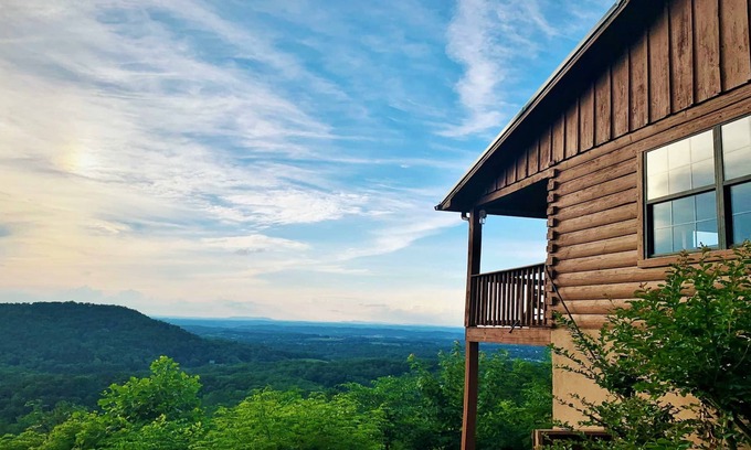 Sevierville Cabin | Cozy Cabin, Amazing Views, HotTub near Pigeon Forgeš”& Gatlinburgā°ļø