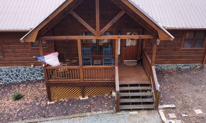 Ellijay Cabin | Cozy cabin, close to town, fence, gameroom, dogs ok, firepit, great for families