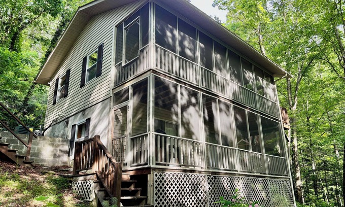 Almond House | Cozy Cabin Getaway Near Bryson City