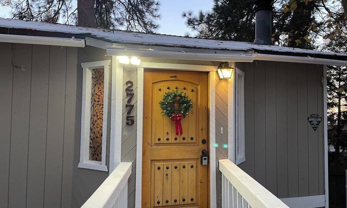 Running Springs House | Cozy Cabin in downtown Running Springs!nMinutes to Lake Arrowhead!