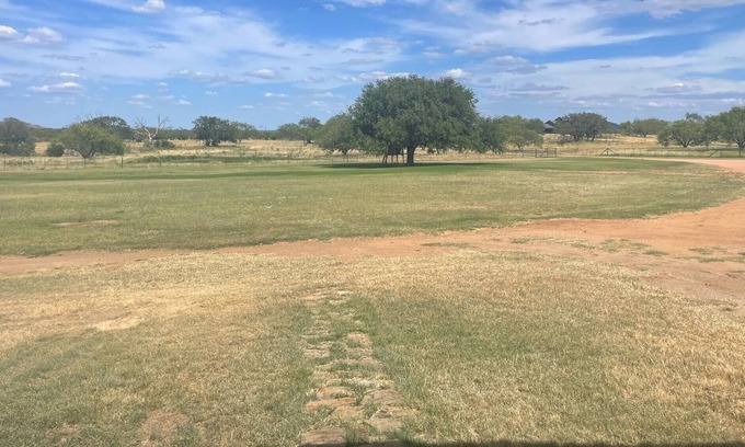 Llano Cabin | Cozy cabin in Llano Texas on an Equestrian Ranch.