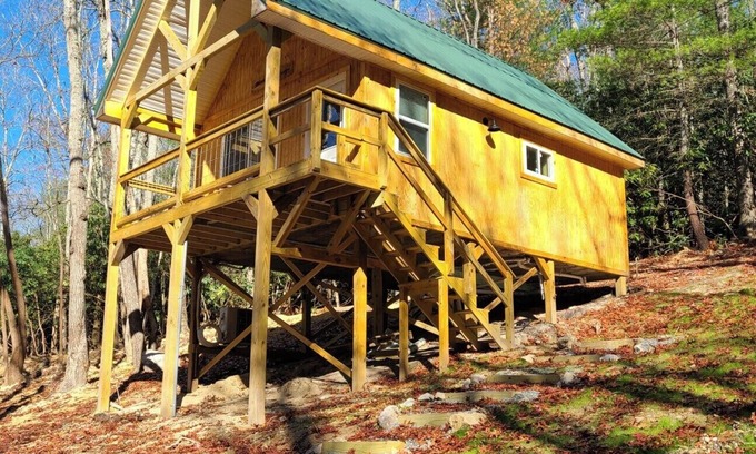 Butler Cabin | Cozy cabin in the woods on a beautiful Christmas Tree/Events Farm.
