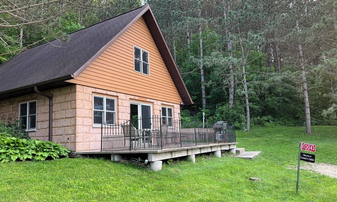 Ontario House | Cozy Cabin in the Woods near Wildcat State Park, Kickapoo River, & bike trail!