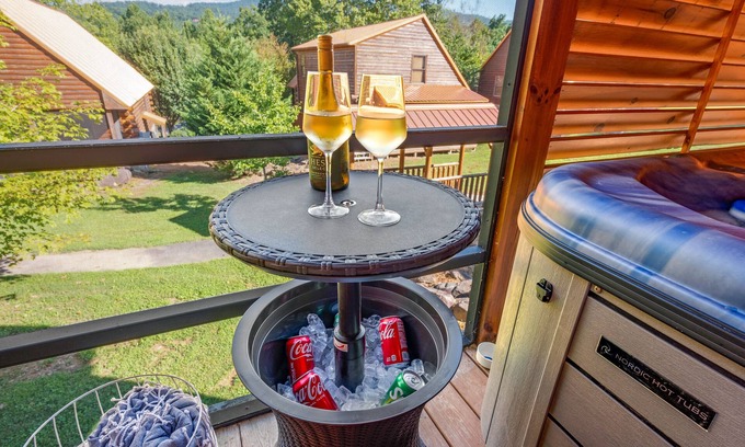 Gatlinburg - Pigeon Forge Cabin | Cozy Cabin, King Beds, Hot Tub, Games, Easy Roads