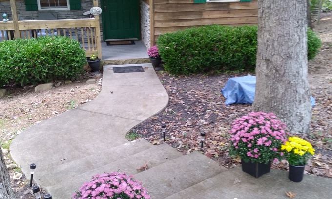 Sloans Valley Cabin | Cozy Cabin Located in gated resort near Lake Cumberland. Pool & boat ramp onsite