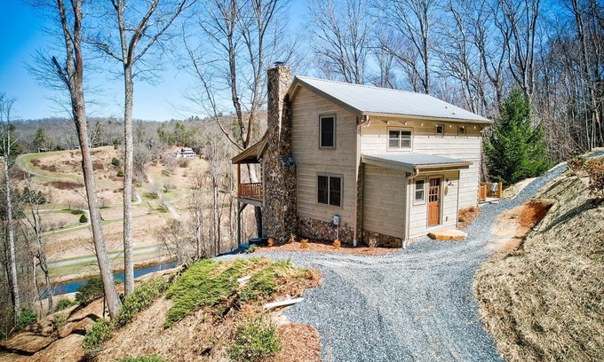 Boone Cabin | Cozy Cabin + Mt View/River/Hot Tub/Pool Table/Fire Pit
