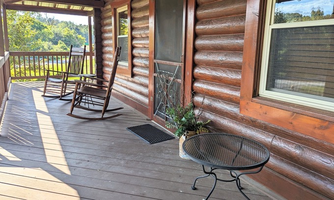 Shelbyville Cabin | Cozy Cabin near Jack Daniels, Uncle Nearest, and George Dickel Distilleries.