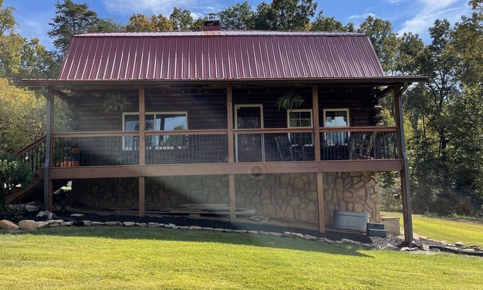 Louisville Cabin | Cozy Cabin near Knoxville