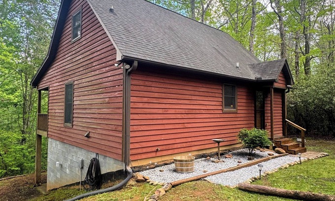 Cleveland Cabin | Cozy Cabin near Table Rock and Caesar's Head