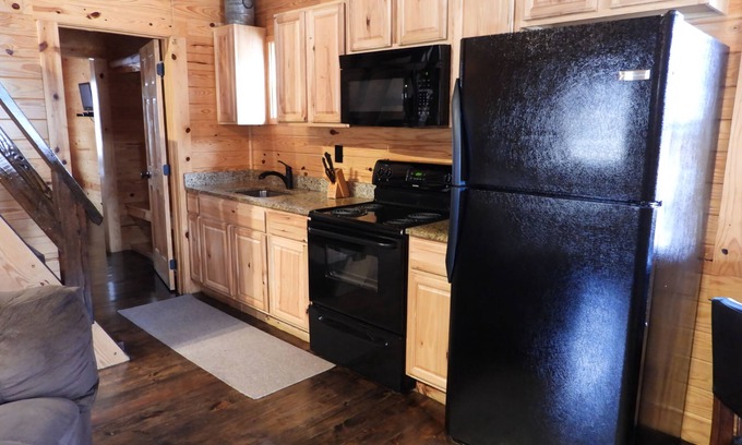 Royal Cabin | Cozy cabin nestled on Lake Ouachita