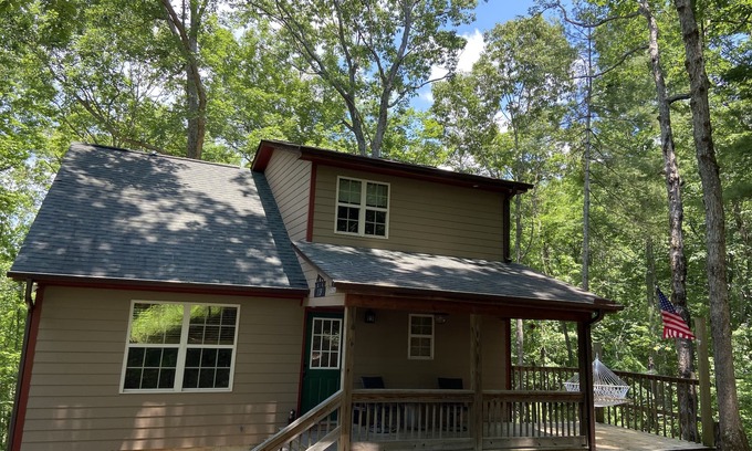 Choestoe Cabin | Cozy cabin nestled in gorgeous North Georgia Mountains!