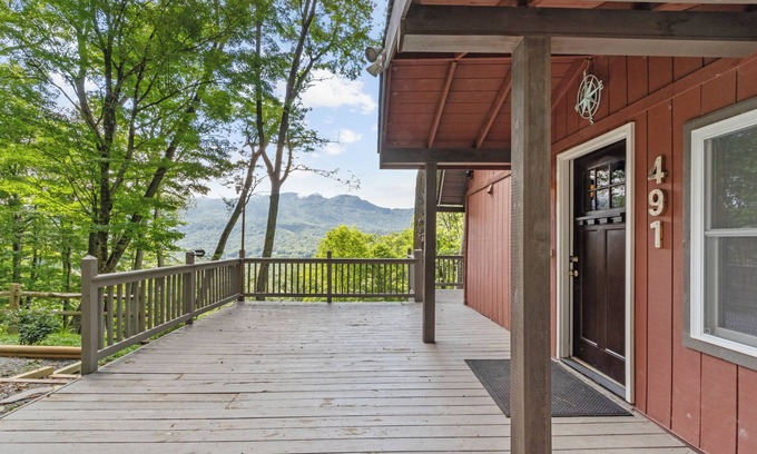 Sugar Mountain House | Cozy cabin offers breathtaking views of Grandfather Mountain