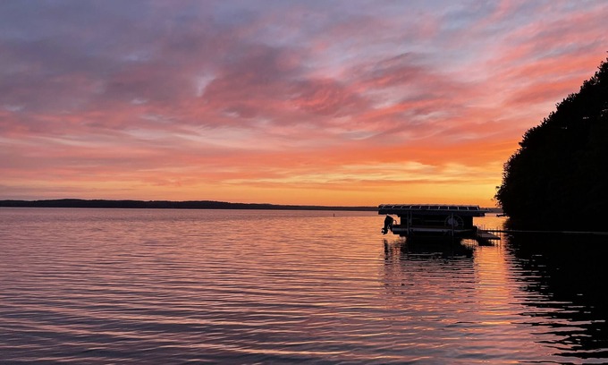 Northwoods Beach Cabin | Cozy cabin on beautiful clear Grindstone Lake