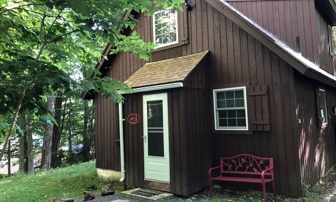 Wilmington House | Cozy Cabin on Chimney Hill - Close to Mt Snow