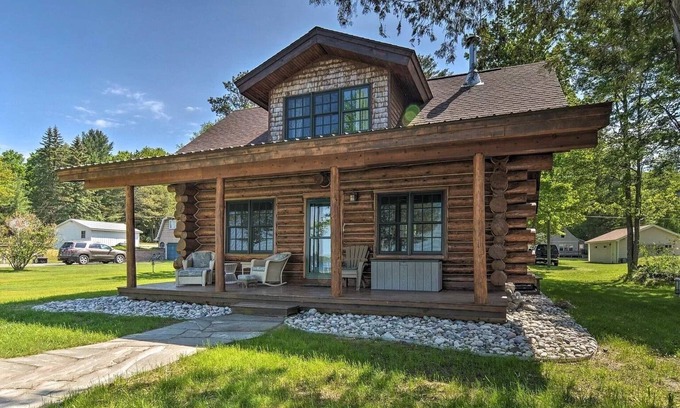 Kalkaska Cabin | Cozy Cabin on Lake Manistee
