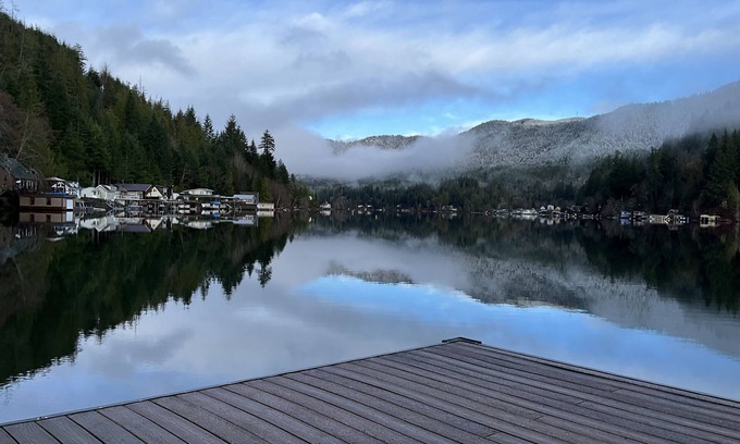 Port Angeles Cabin | Cozy Cabin on Lake Sutherland with hot tub, huge dock and kayaks!