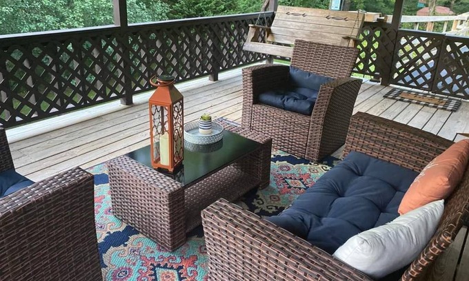 Cullowhee House | Cozy cabin on the creek in Cullowhee. Pet friendly.