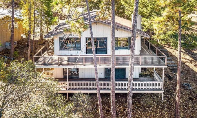 Groveland House | Cozy cabin retreat near Yosemite