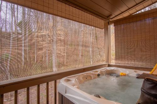 Bryson City House | Cozy Cabin Retreat: Tiny Trotter