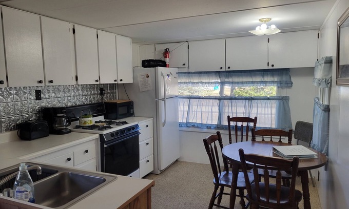 St. Helen House | Cozy cabin, sleeps 6. Fully furnished. Ride right to trails from cabin.