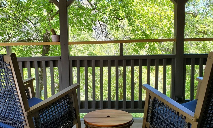 Julian Cabin | Cozy Cabin Studio Nestled in the Trees with Mountain Views.