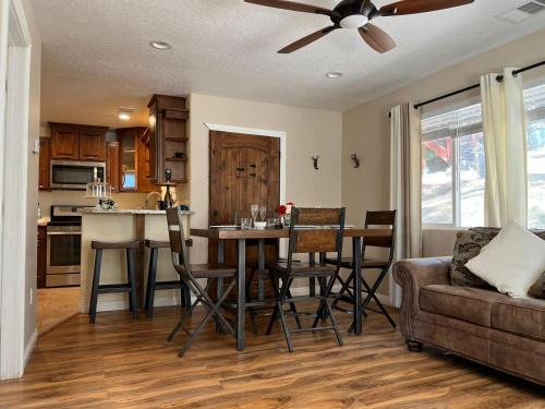 Crestline House | Cozy Cabin