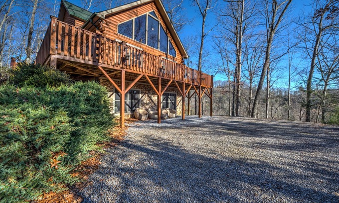 Waynesville Cabin | Cozy Cabin w/Game Room, Jetted Tub & Views | + Biltmore Pass Included