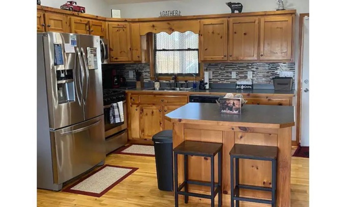 Murphy Cabin | Cozy Cabin w/Views, Jetted Tub and Game Room!