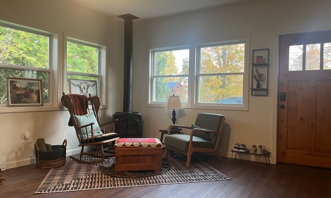 Manchester Center Cabin | Cozy Cabin - walking distance to town and 10 minutes to Bromley. Pet friendly!