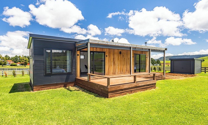 Rangataua House | Cozy Cabin with a View - Ohakune Holiday Home