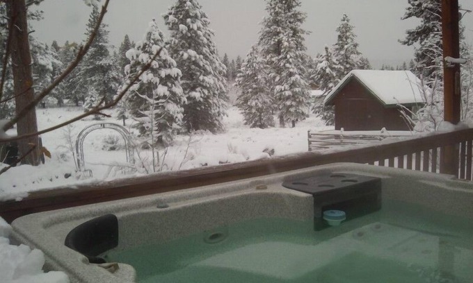 Truckee House | Cozy Cabin with all amenities.