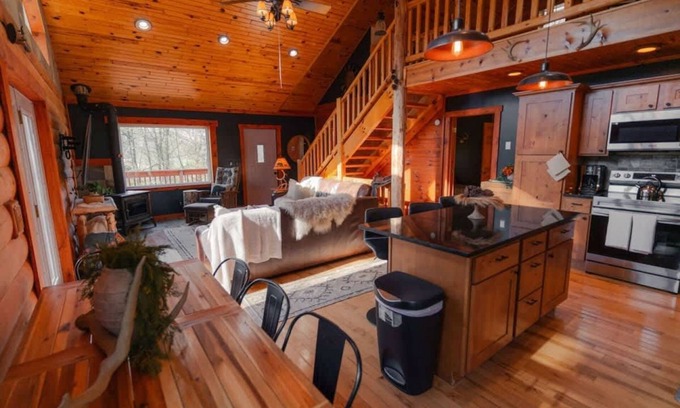Logan Cabin | Cozy Cabin With Hot Tub - Near all in Hocking Hills