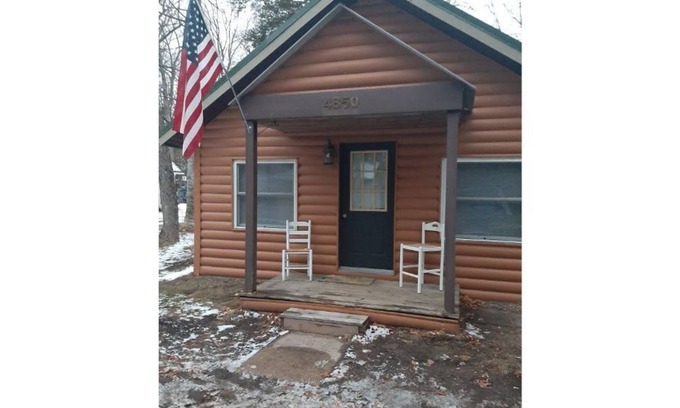 Gaylord Cabin | Cozy Cabin , your up north getaway !