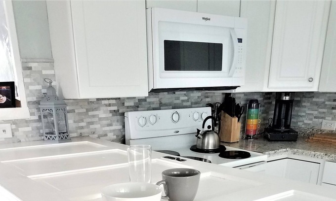 Snohomish Cottage | Cozy Cady Cottage walk to antiques, restaurants, and centennial trail