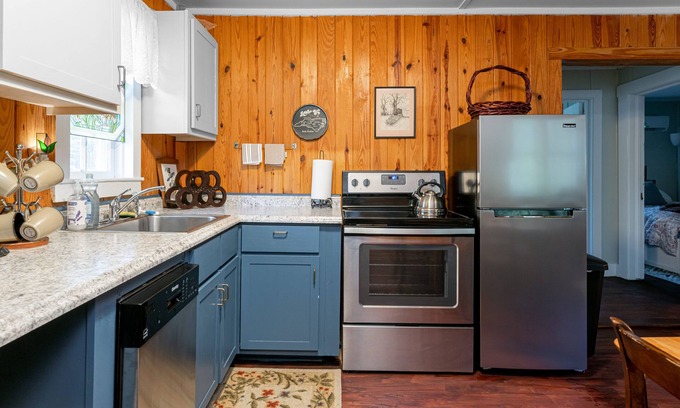 Hendersonville Cottage | Cozy Caldwell Cottage